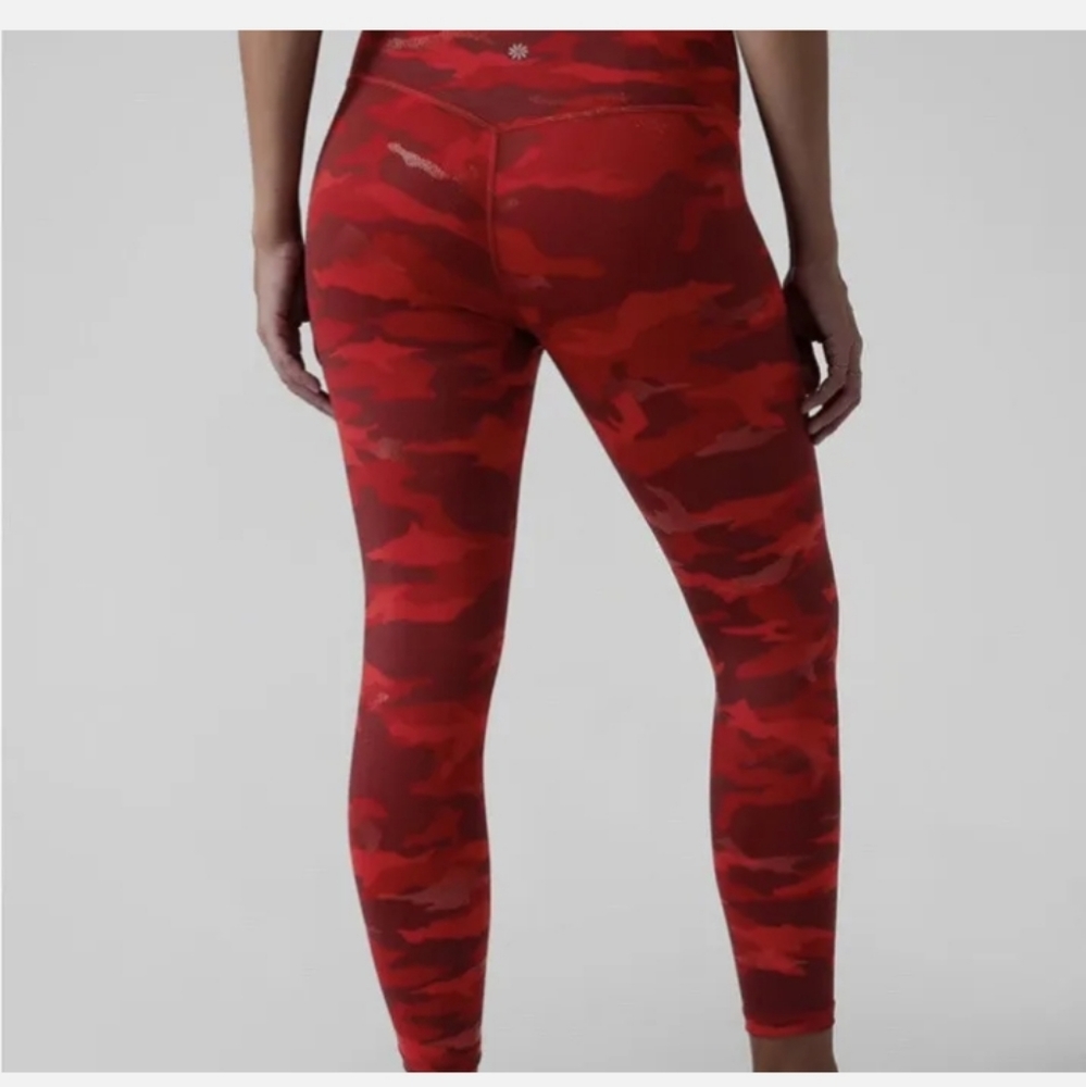 EUC Athleta elation 7/8 Red camo leggings